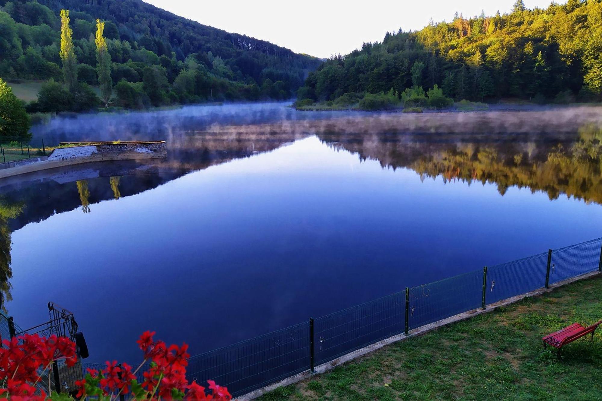 Le Lac Des Moines Condat  Ngoại thất bức ảnh
